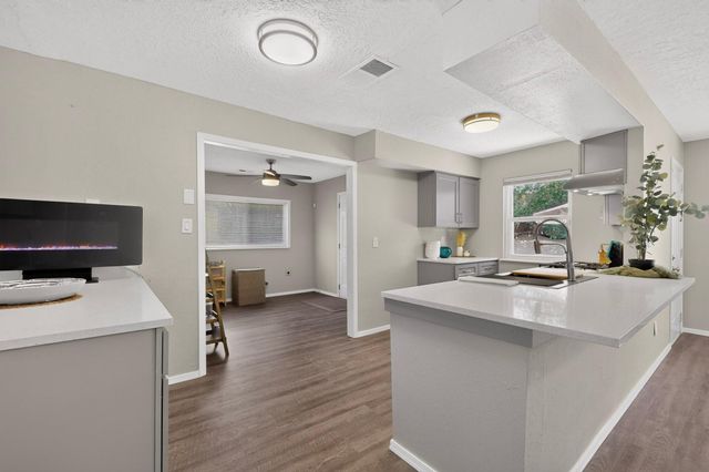 736 Monell Drive NE, Albuquerque, NM 87123