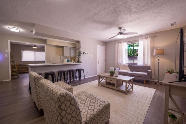 736 Monell Drive NE, Albuquerque, NM 87123