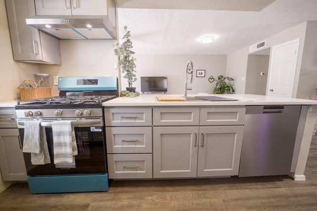 736 Monell Drive NE, Albuquerque, NM 87123