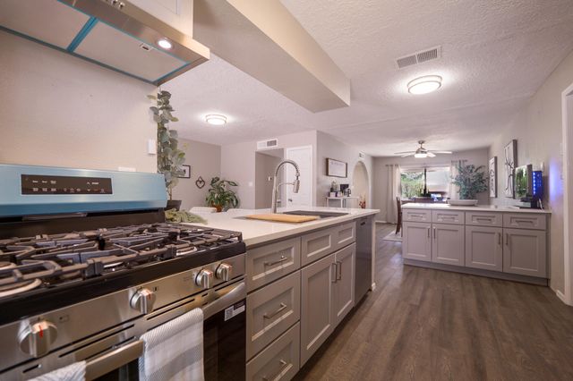 736 Monell Drive NE, Albuquerque, NM 87123