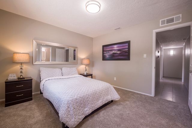 736 Monell Drive NE, Albuquerque, NM 87123