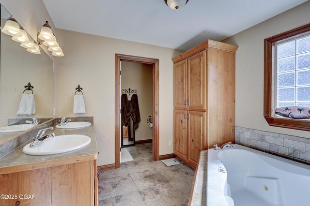 8160 County Ln 214, Joplin, MO 64801