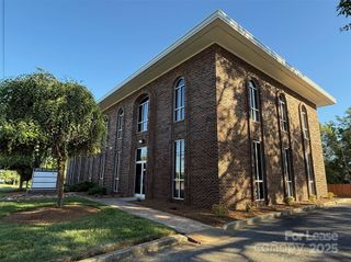 375 10th Avenue Drive NE, Hickory, NC 28601