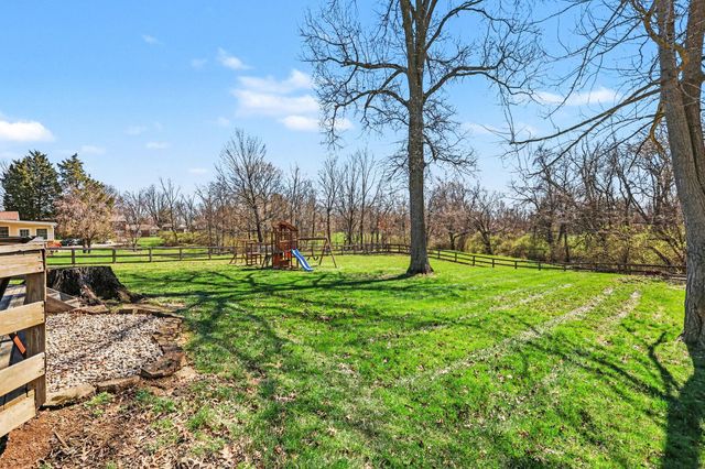 17 Shenandoah Drive, Florence, KY 41042