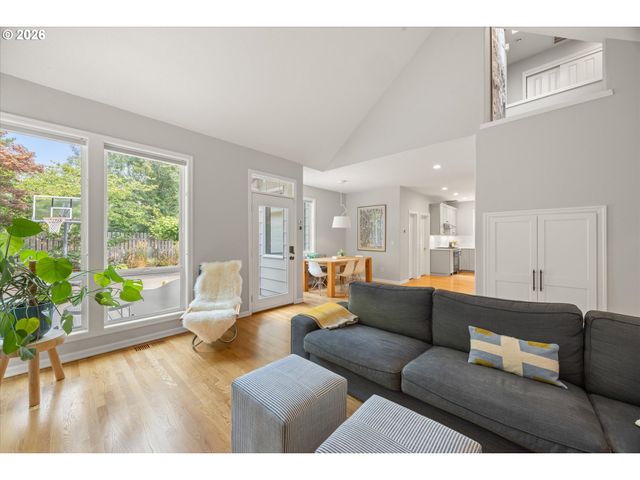 10879 Nw SUPREME Ct, Portland, OR 97229