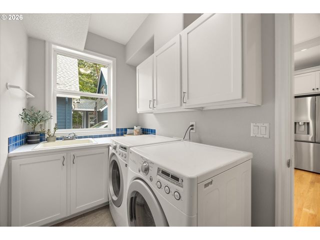 10879 Nw SUPREME Ct, Portland, OR 97229