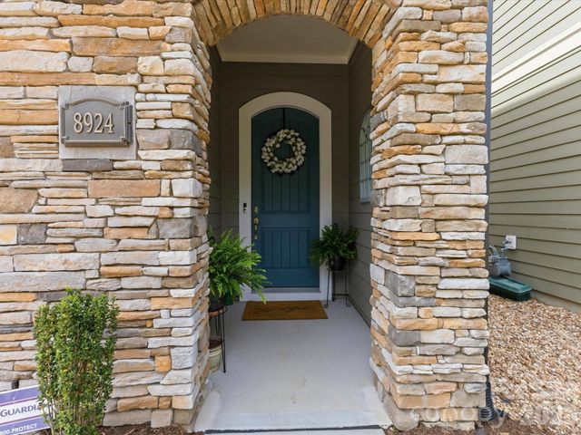 8924 Boling Green Drive, Charlotte, NC 28277