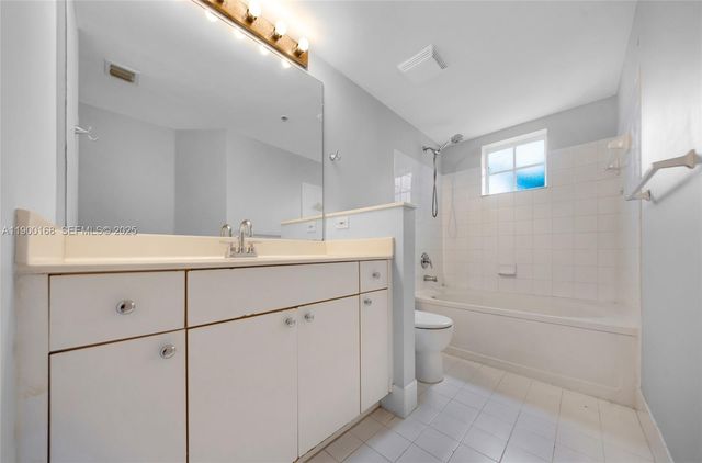 17125 N Bay Road 3301, Sunny Isles Beach, FL 33160