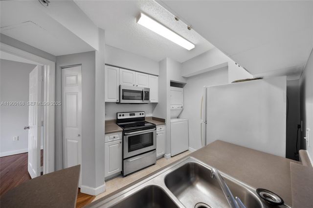 17125 N Bay Road 3301, Sunny Isles Beach, FL 33160