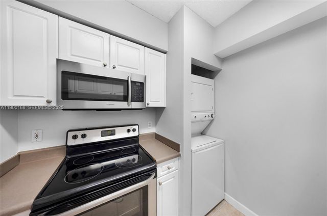 17125 N Bay Road 3301, Sunny Isles Beach, FL 33160