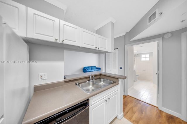 17125 N Bay Road 3301, Sunny Isles Beach, FL 33160