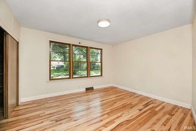 10461 Glenwood Avenue, Osceola, IN 46561