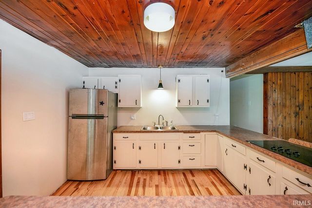 10461 Glenwood Avenue, Osceola, IN 46561