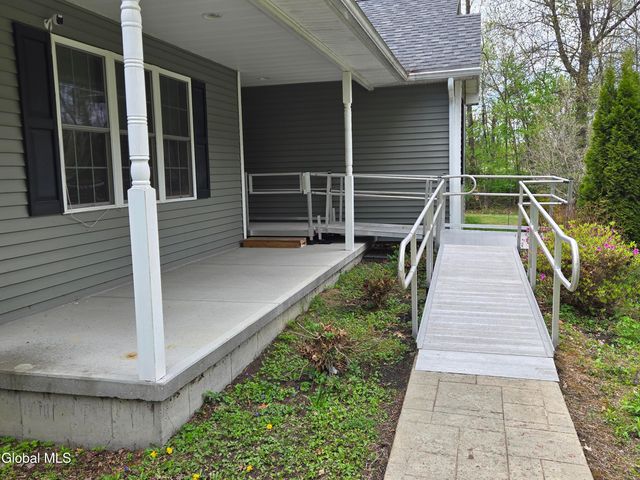 235 E Schaghticoke Road, Schaghticoke, NY 12154