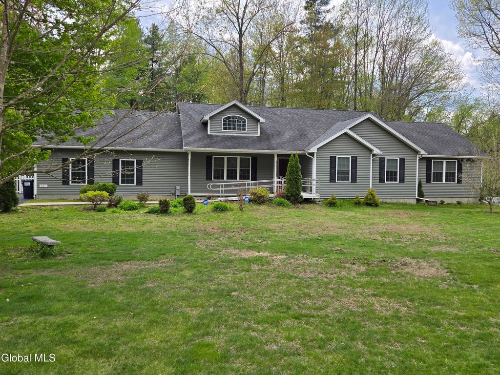 235 E Schaghticoke Road, Schaghticoke, NY 12154