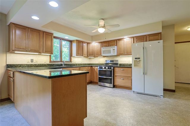 2727 Wellsford Drive, Springfield, OH 45503
