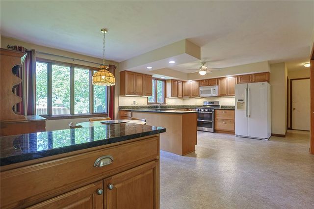 2727 Wellsford Drive, Springfield, OH 45503