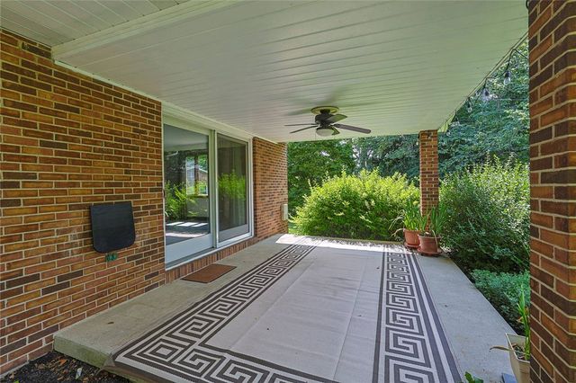 2727 Wellsford Drive, Springfield, OH 45503