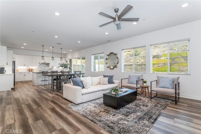 28695 Windbreak Terrace, Saugus, CA 91350