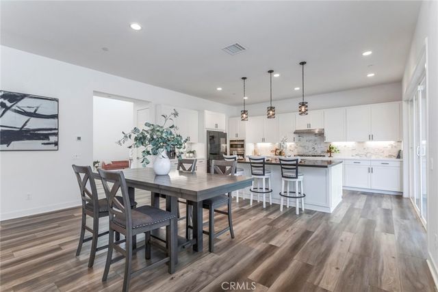 28695 Windbreak Terrace, Saugus, CA 91350