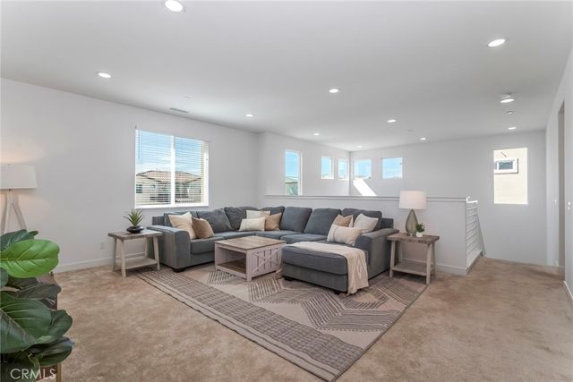 28695 Windbreak Terrace, Saugus, CA 91350