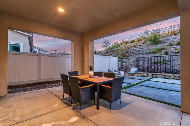 28695 Windbreak Terrace, Saugus, CA 91350