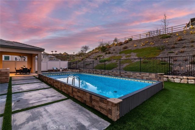 28695 Windbreak Terrace, Saugus, CA 91350