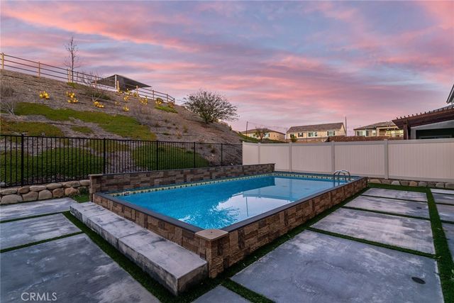 28695 Windbreak Terrace, Saugus, CA 91350