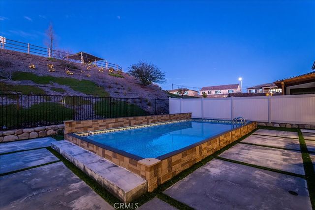 28695 Windbreak Terrace, Saugus, CA 91350