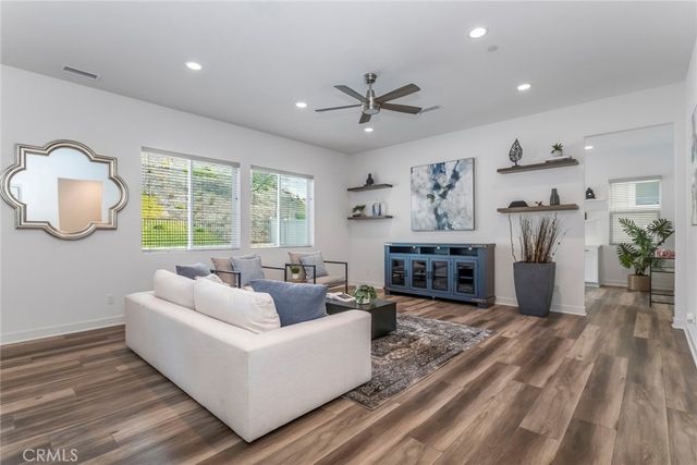 28695 Windbreak Terrace, Saugus, CA 91350