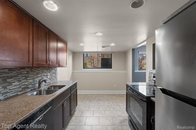 42372 Lochmoor Street, Clinton Charter Township, MI 48038