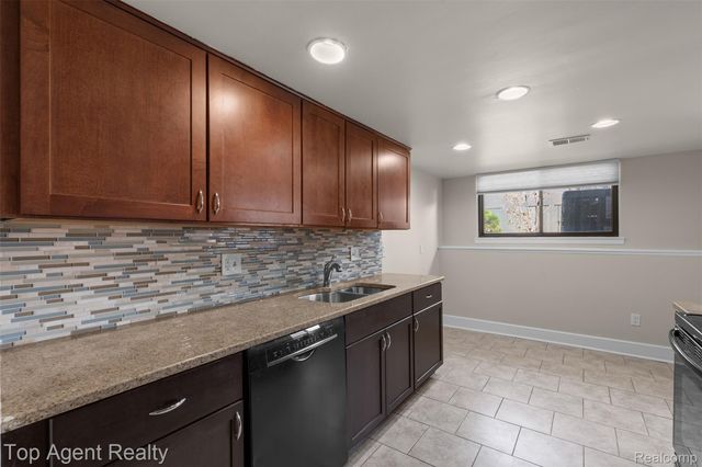 42372 Lochmoor Street, Clinton Charter Township, MI 48038