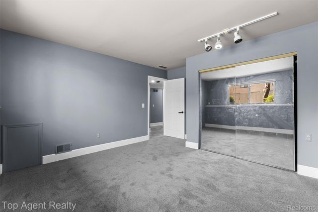 42372 Lochmoor Street, Clinton Charter Township, MI 48038