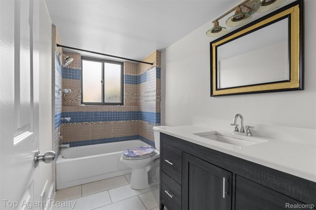 42372 Lochmoor Street, Clinton Charter Township, MI 48038