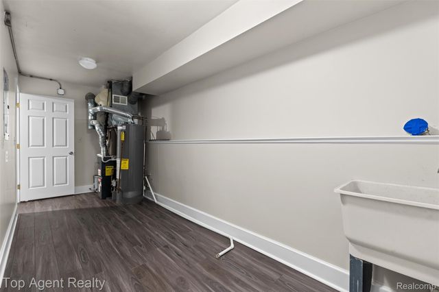 42372 Lochmoor Street, Clinton Charter Township, MI 48038