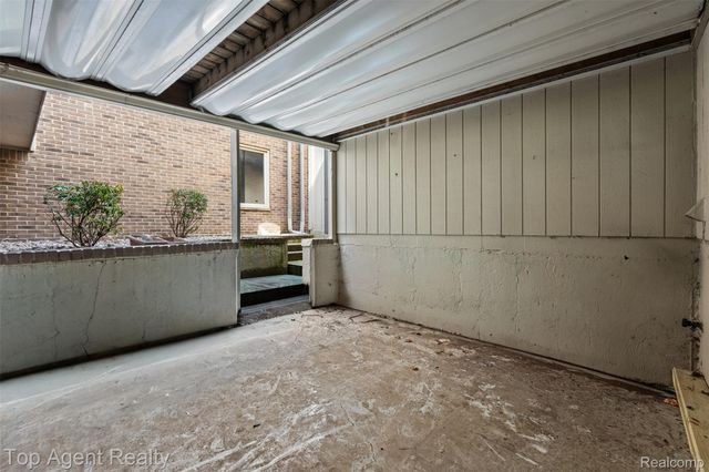 42372 Lochmoor Street, Clinton Charter Township, MI 48038