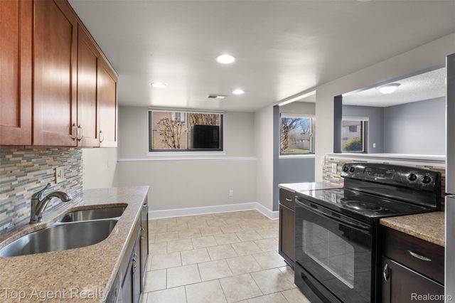 42372 Lochmoor Street, Clinton Charter Township, MI 48038