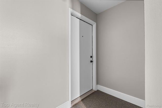 42372 Lochmoor Street, Clinton Charter Township, MI 48038