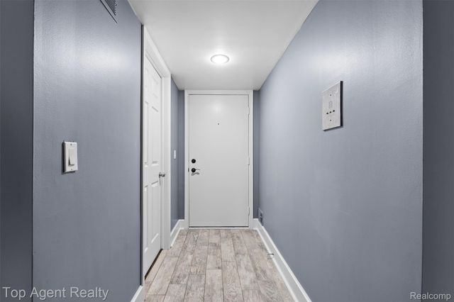 42372 Lochmoor Street, Clinton Charter Township, MI 48038