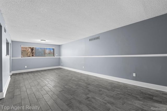 42372 Lochmoor Street, Clinton Charter Township, MI 48038