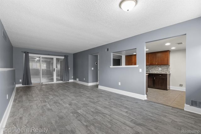 42372 Lochmoor Street, Clinton Charter Township, MI 48038