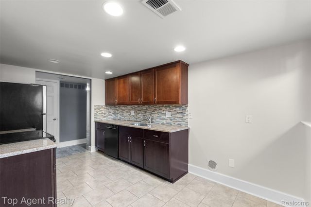 42372 Lochmoor Street, Clinton Charter Township, MI 48038