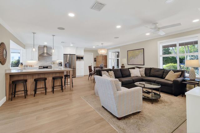 198 Golfview Drive, Tequesta, FL 33469