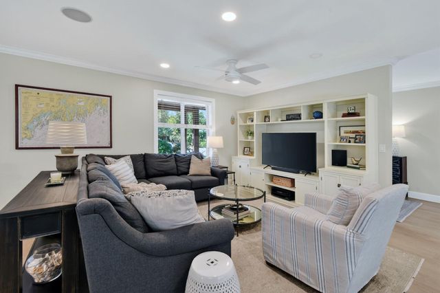 198 Golfview Drive, Tequesta, FL 33469