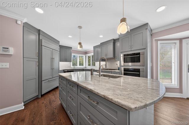 21874 Picadilly Circle, Novi, MI 48375