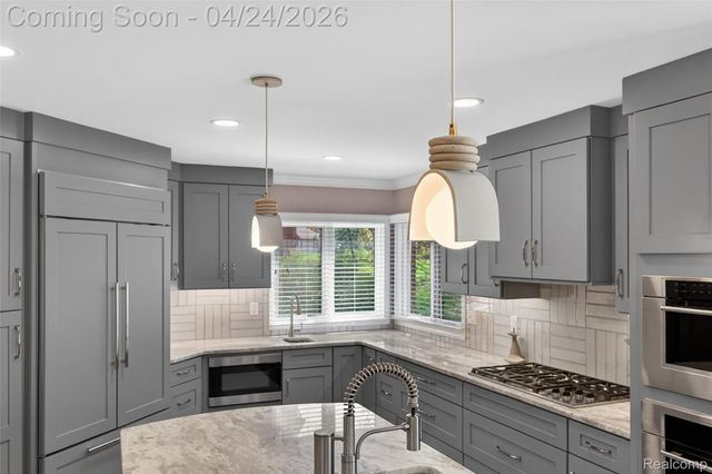 21874 Picadilly Circle, Novi, MI 48375