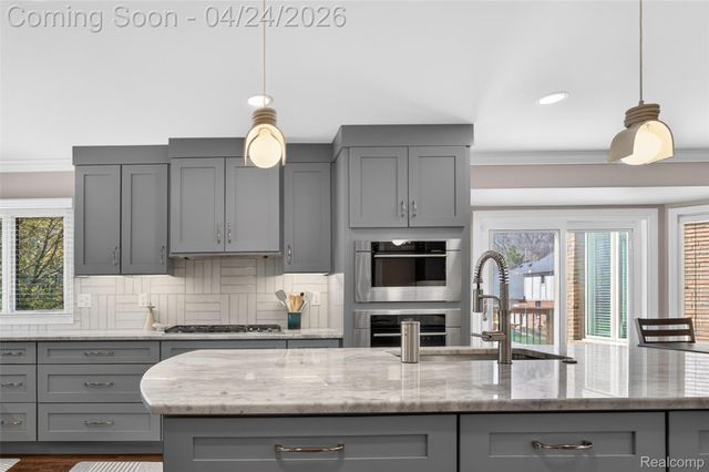 21874 Picadilly Circle, Novi, MI 48375
