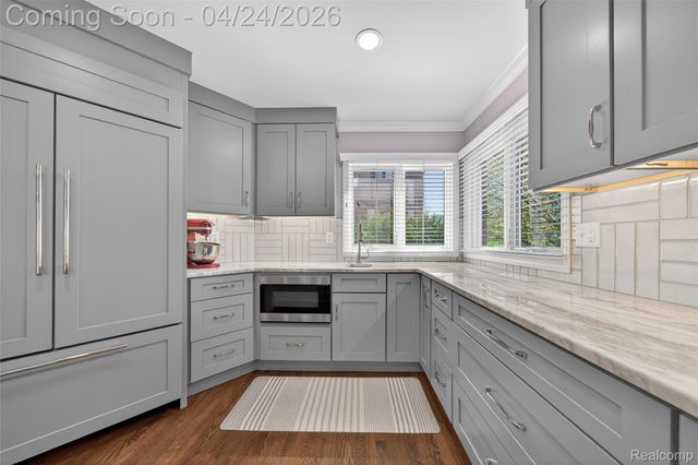 21874 Picadilly Circle, Novi, MI 48375