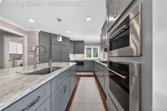 21874 Picadilly Circle, Novi, MI 48375