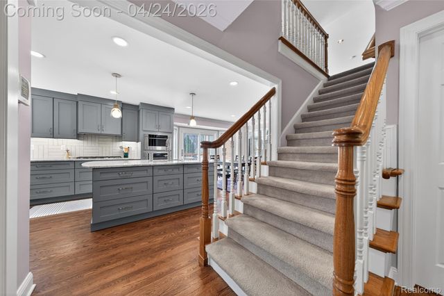 21874 Picadilly Circle, Novi, MI 48375